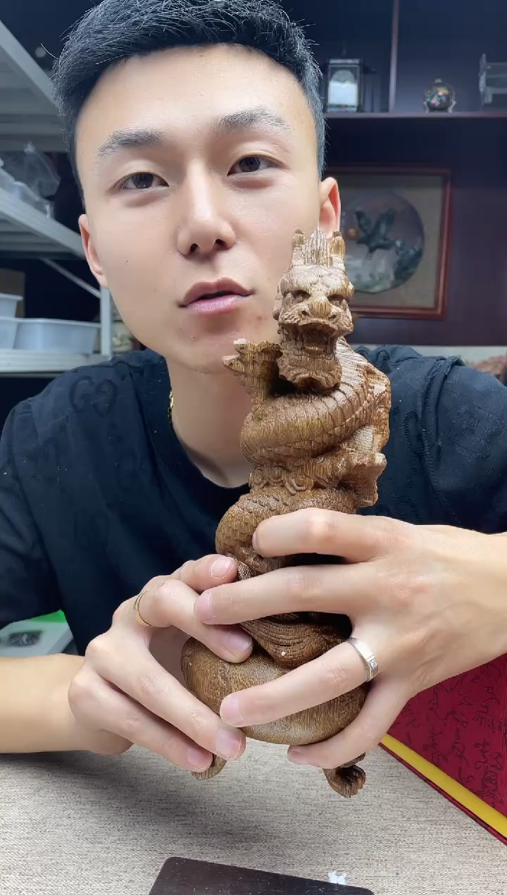 贡木其他      盘龙绕柱