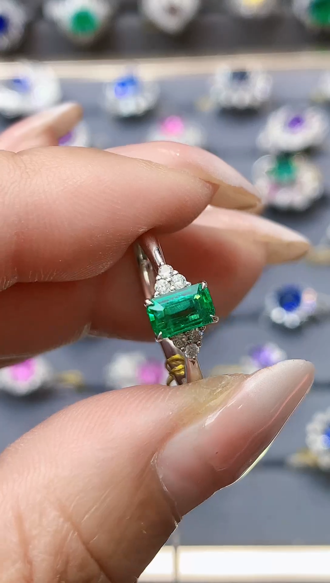 【闪购商品】祖母绿戒指18K金镶嵌哥伦1