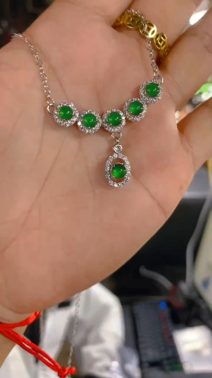 【闪购商品】翡翠吊坠(赠链)未镶嵌0799827194多样性发其一