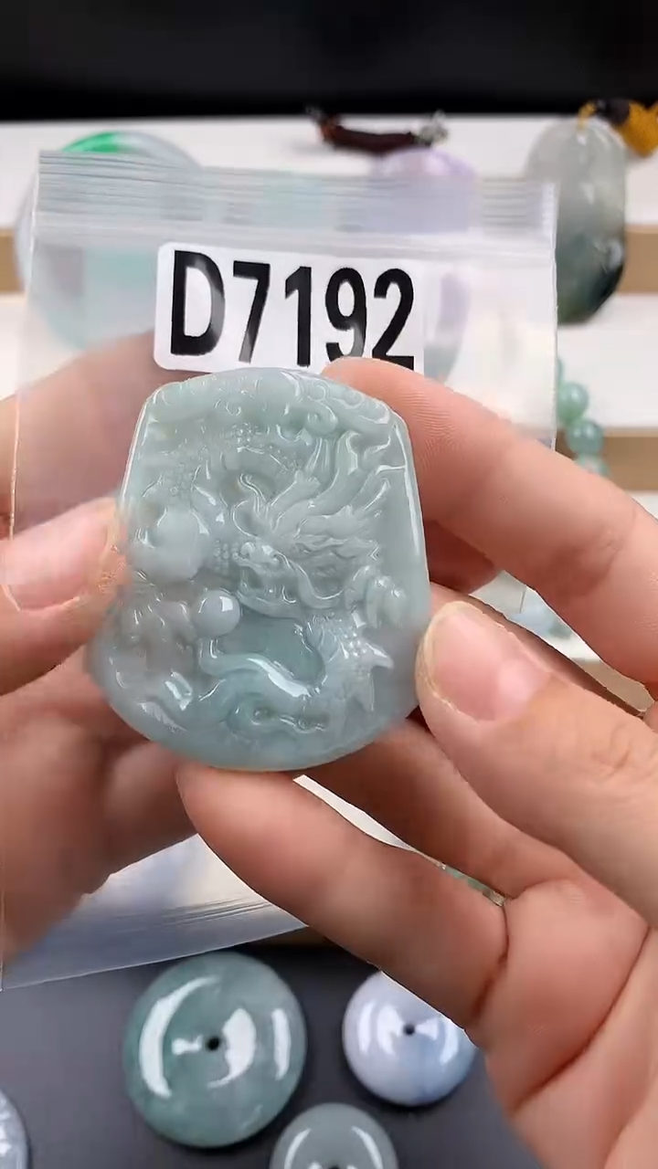 颈饰未镶嵌翡翠天然翡翠吊坠挂件