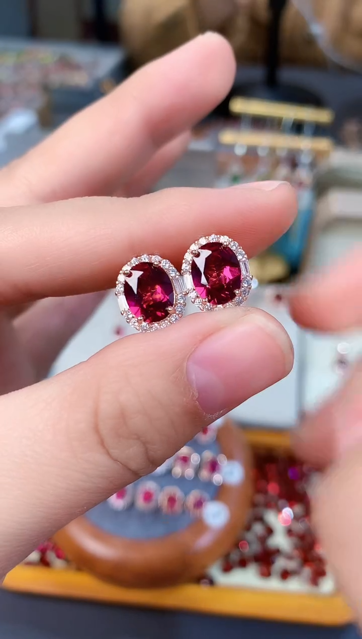 【闪购商品】石榴石耳钉银S925镶嵌天然镁铝