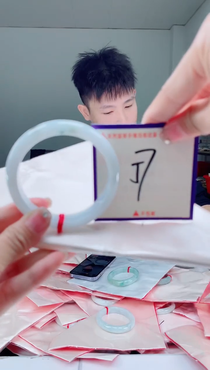 未镶嵌手镯翡翠我