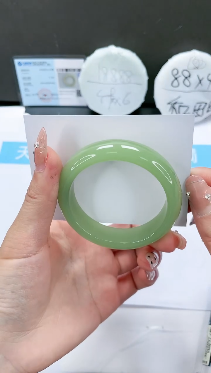 【闪购商品】石英质玉手镯未镶嵌260-52.8