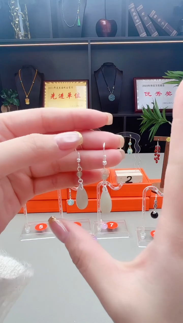 未镶嵌和田玉耳饰000000