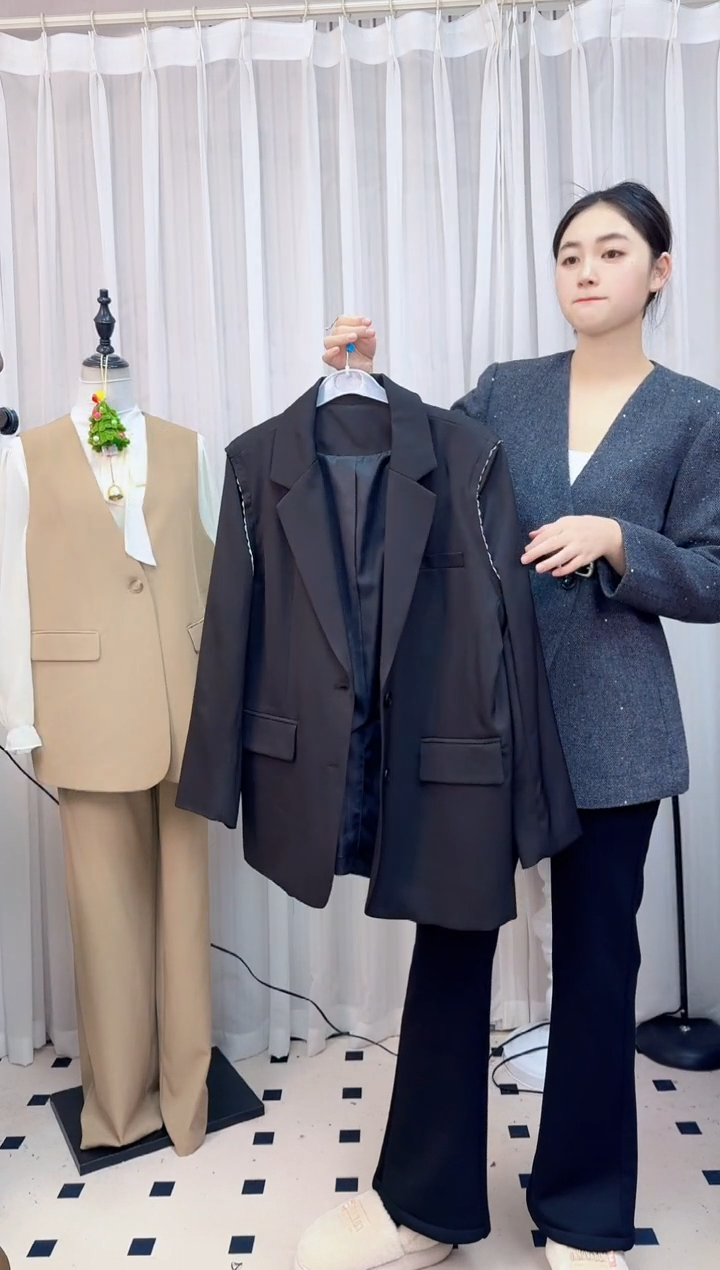 主播手里西服外套