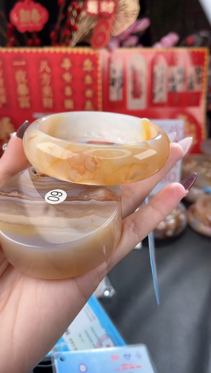【闪购商品】石英质玉手镯未镶嵌63