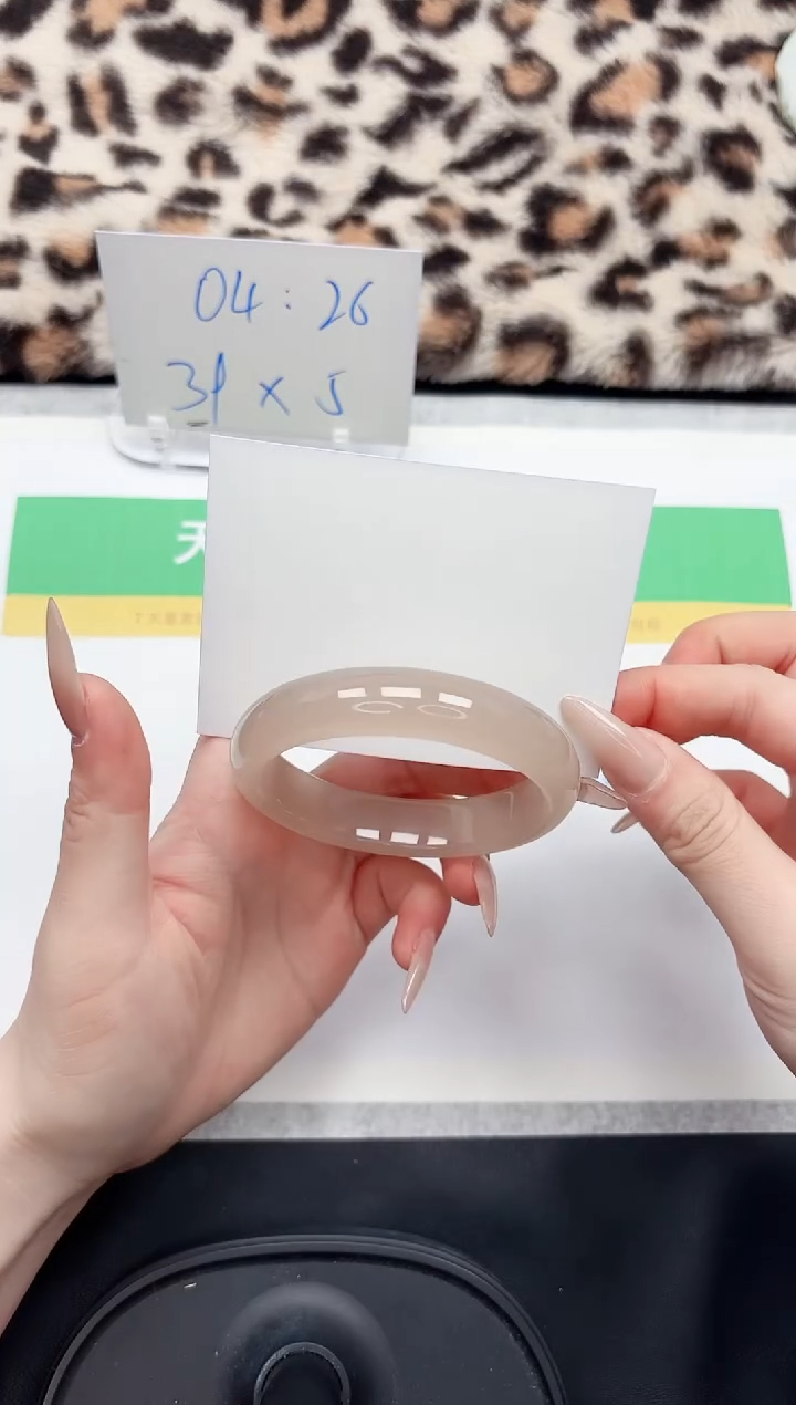 【闪购商品】石英质玉手镯未镶嵌10-56