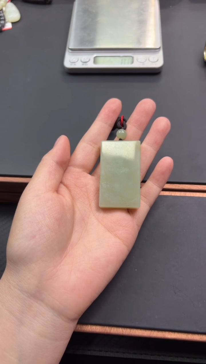 【闪购商品】和田玉吊坠(赠链)未镶嵌若羌微色差吊坠