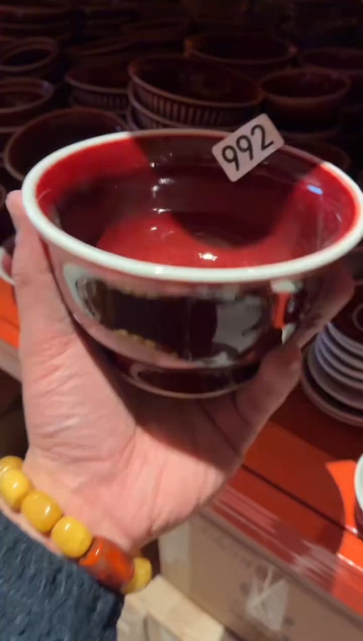 瓷片小**友992微瑕郎红宣德碗1个