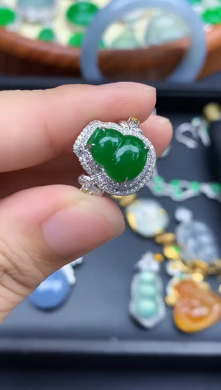 18K金镶嵌戒指翡翠551-中国好珍宝