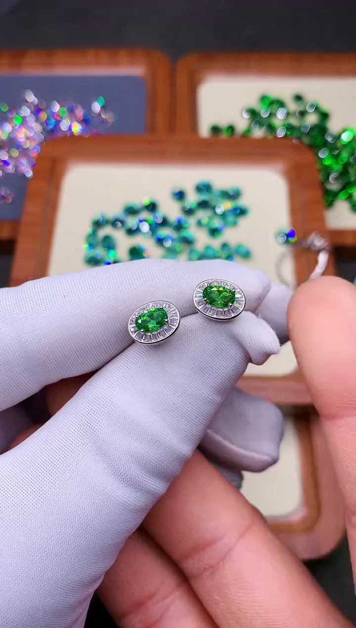 石榴石（沙弗莱）耳饰银S925镶嵌·················