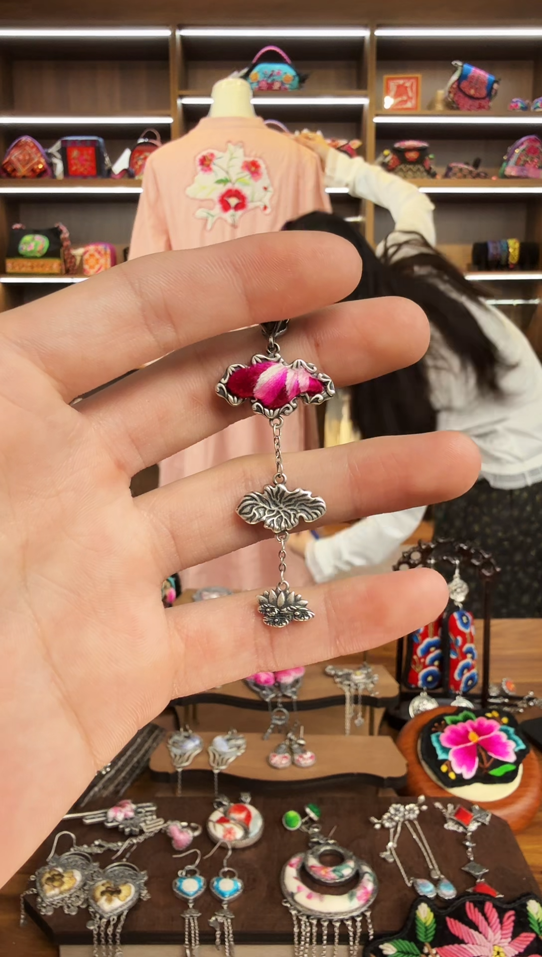 【闪购商品】织绣72蒙阿苏苗绣传承