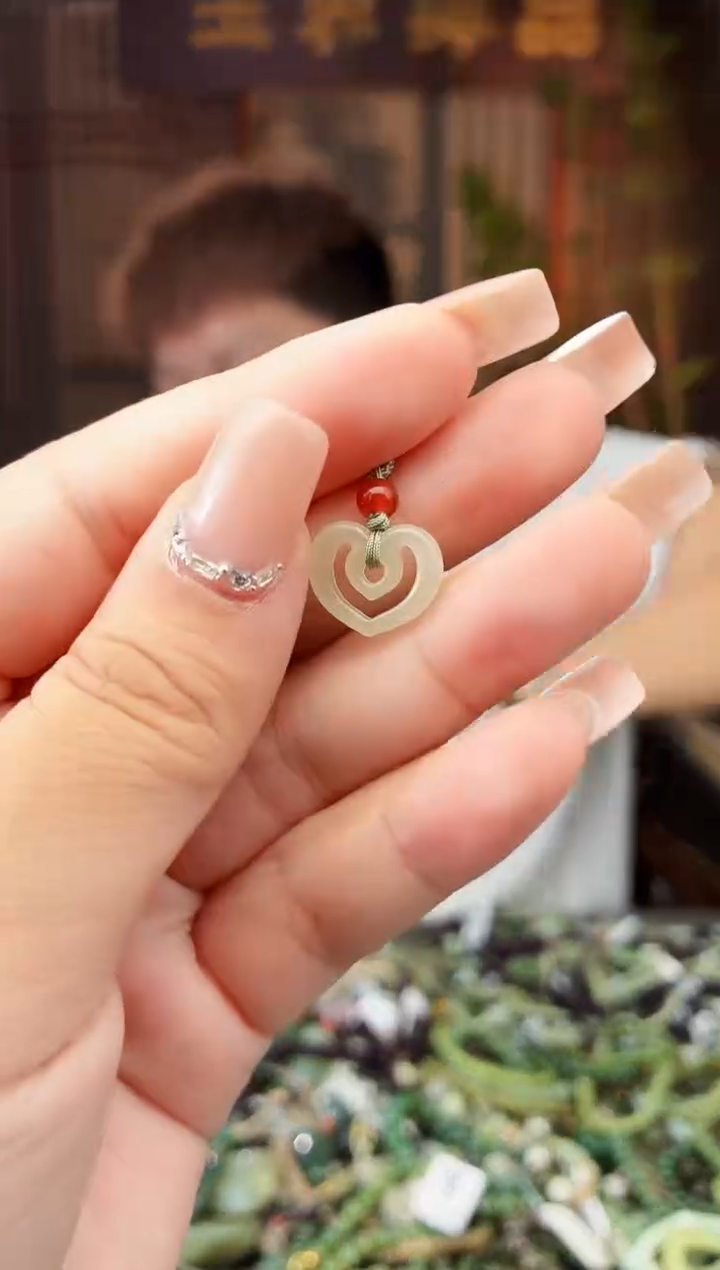 和田玉未镶嵌颈饰拍一发一