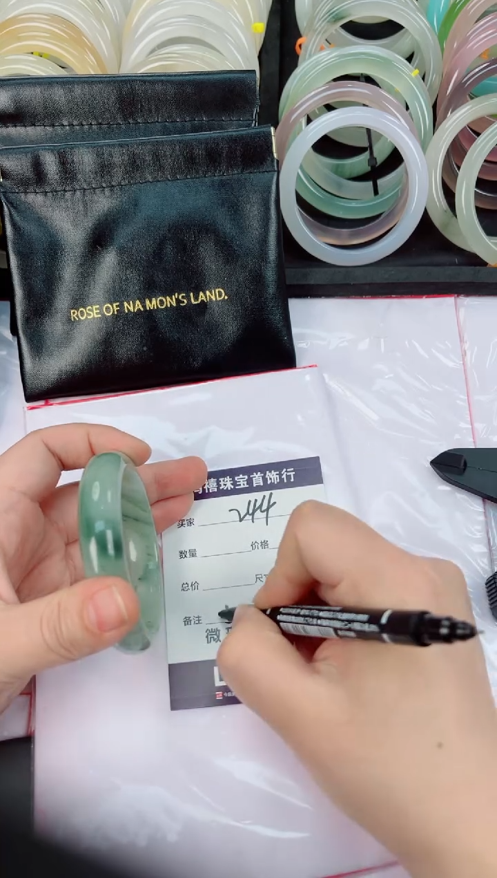 【闪购商品】石英质玉手镯未镶嵌244