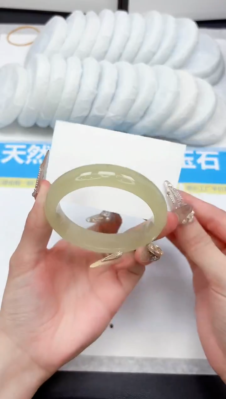 未镶嵌手镯石英质玉69-55.5