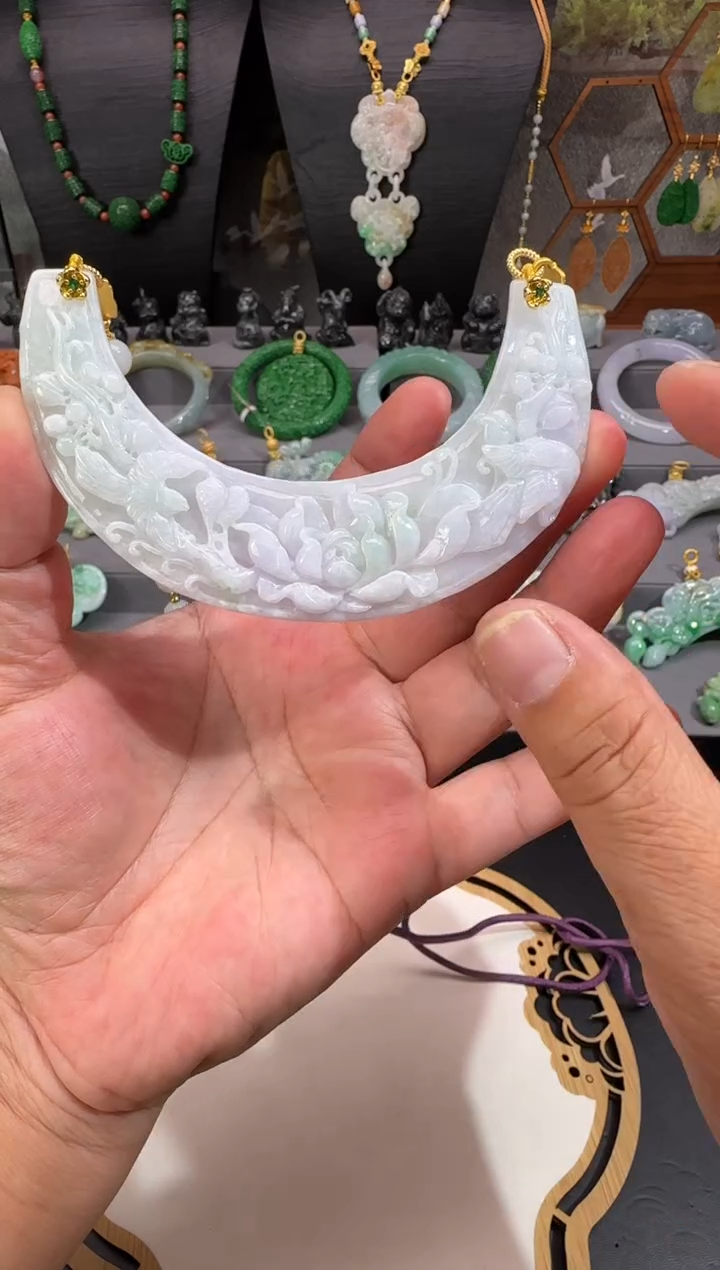 【闪购商品】翡翠颈饰未镶嵌牌子