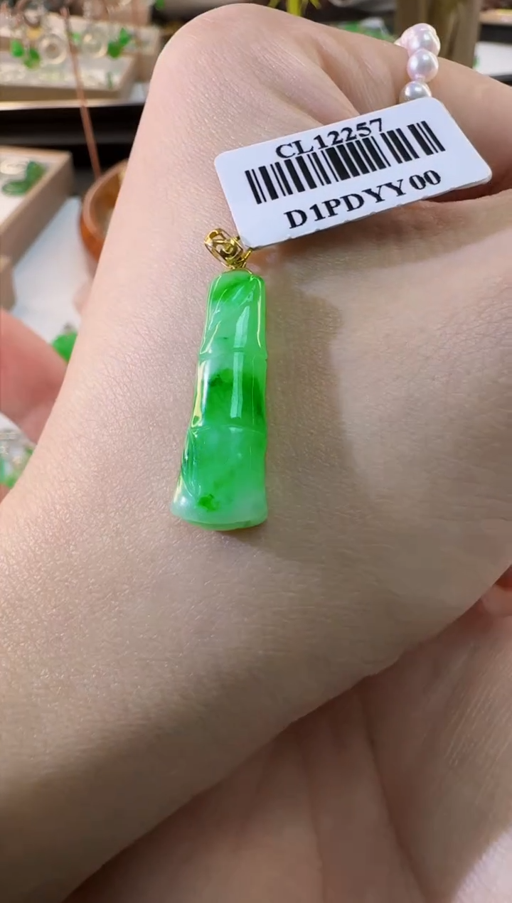 【闪购商品】翡翠颈饰18K金镶嵌缅甸翡翠A货吊坠