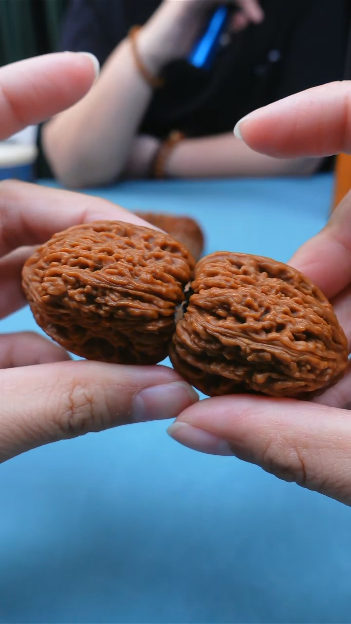 【闪购商品】文玩核桃把件z9876打底南疆33.5左右 1对