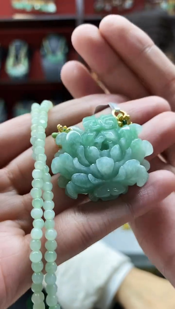 颈饰未镶嵌翡翠吊坠