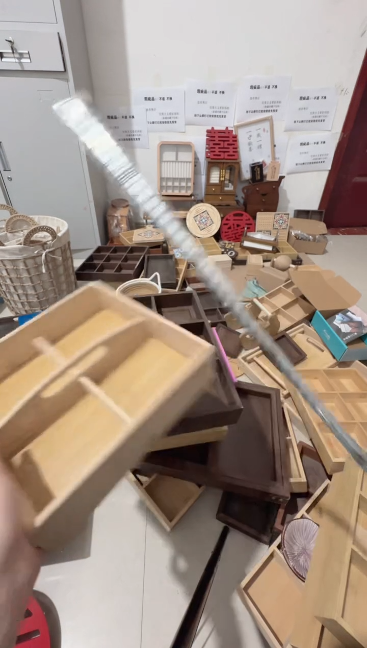 手提四宫格微瑕拍下不退不换无售后