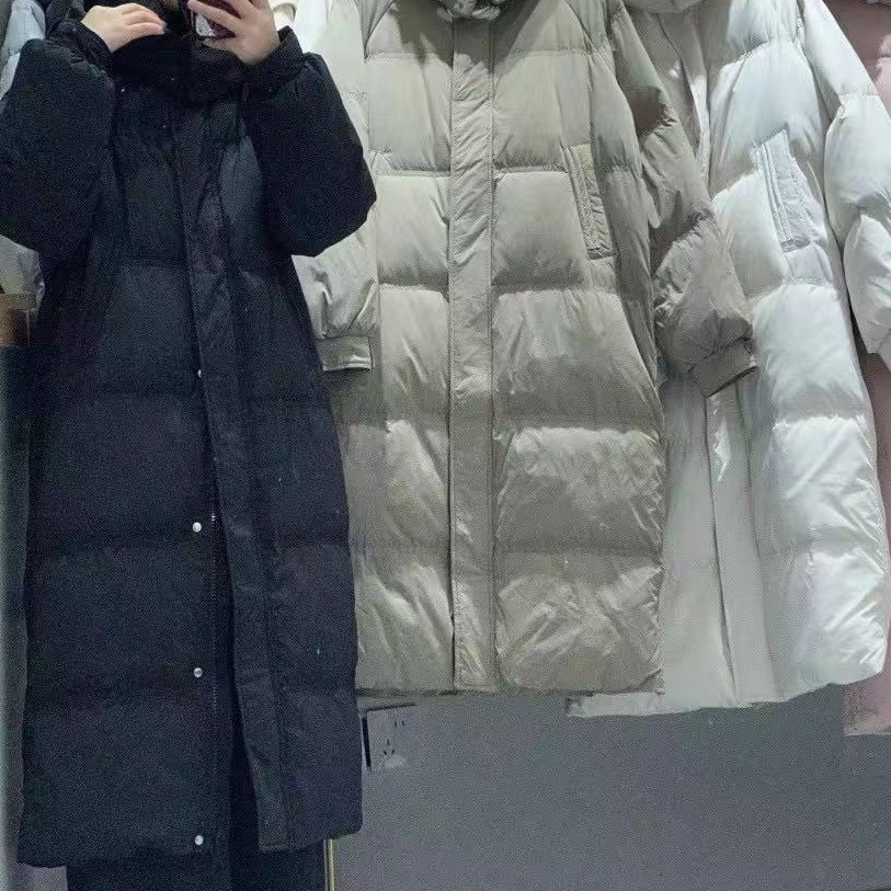 黑色甩帽长款羽绒股