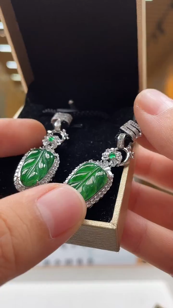 【闪购商品】翡翠未镶嵌颈饰多样性发货 （只发一件）x63