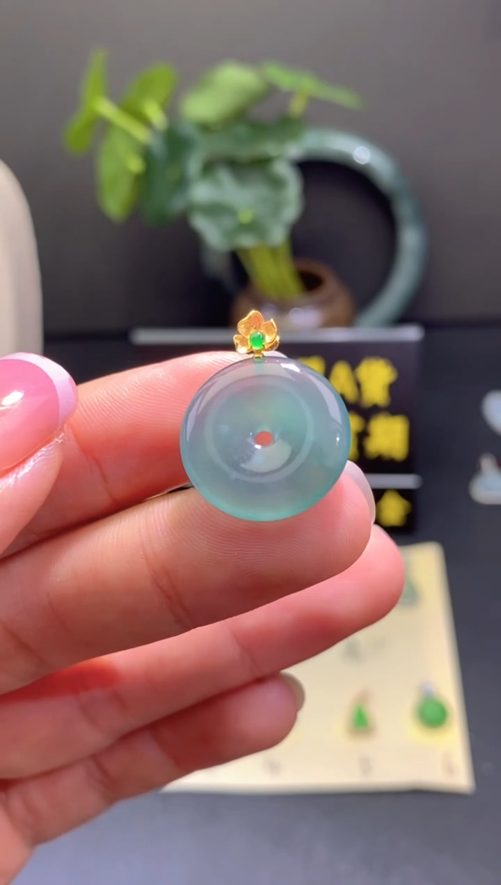 翡翠18K金镶嵌颈饰翡翠A货吊坠