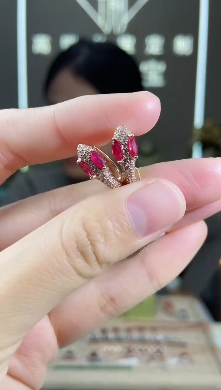 【闪购商品】红宝石耳饰银S925镶嵌耳饰