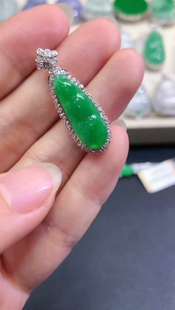 【闪购商品】翡翠颈饰18K金镶嵌C15   