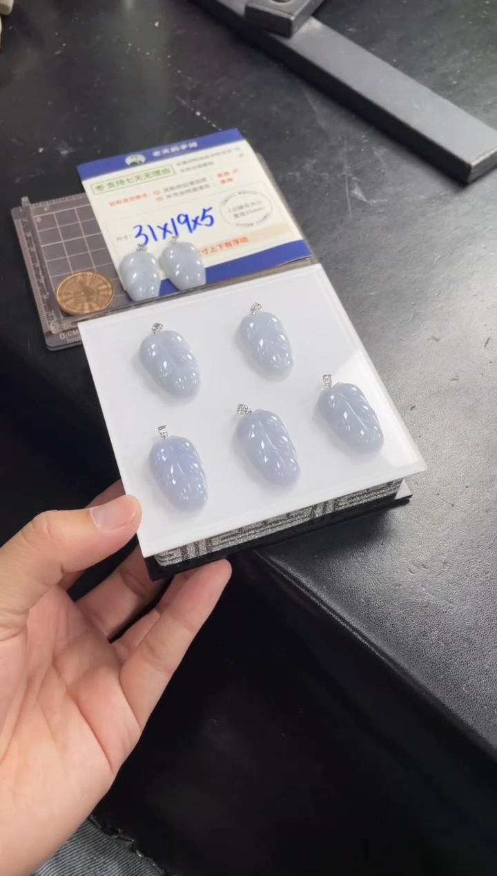 【闪购商品】翡翠挂件18K金镶嵌紫叶子配绳/多样性发其一ZBCP