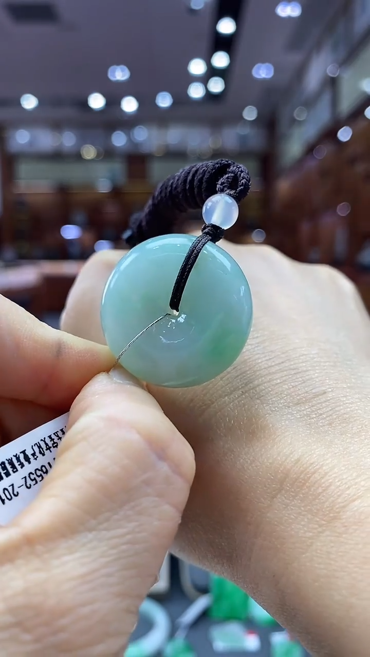 颈饰未镶嵌翡翠平安扣