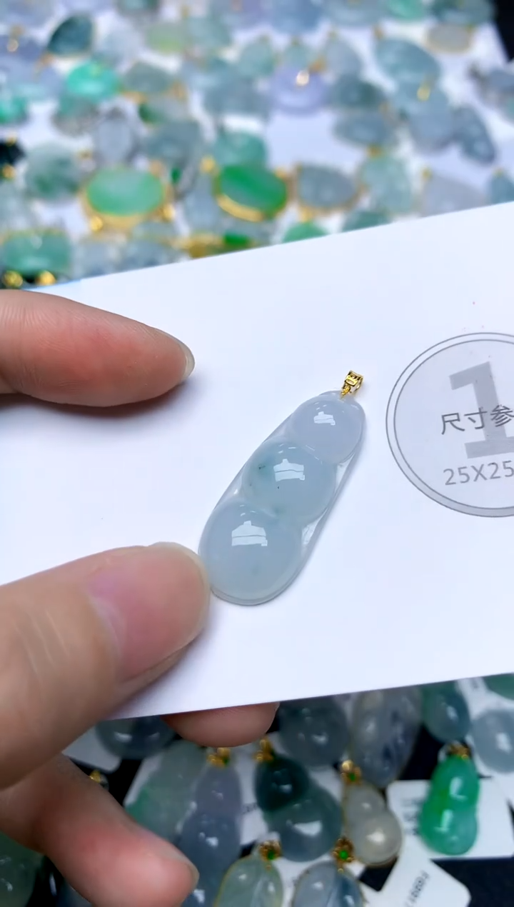 颈饰18K金镶嵌翡翠天然A货翡翠