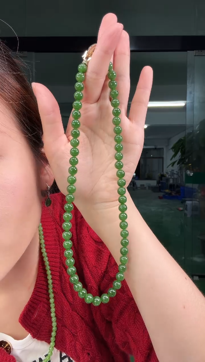 项链未镶嵌和田玉（碧玉）碧玉8mm菠菜绿项链