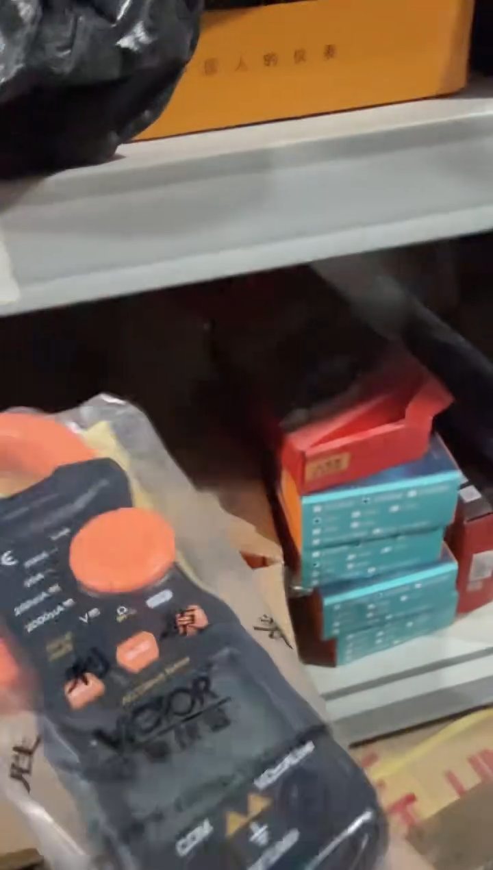 深圳胜利DM3218+  数字钳形表