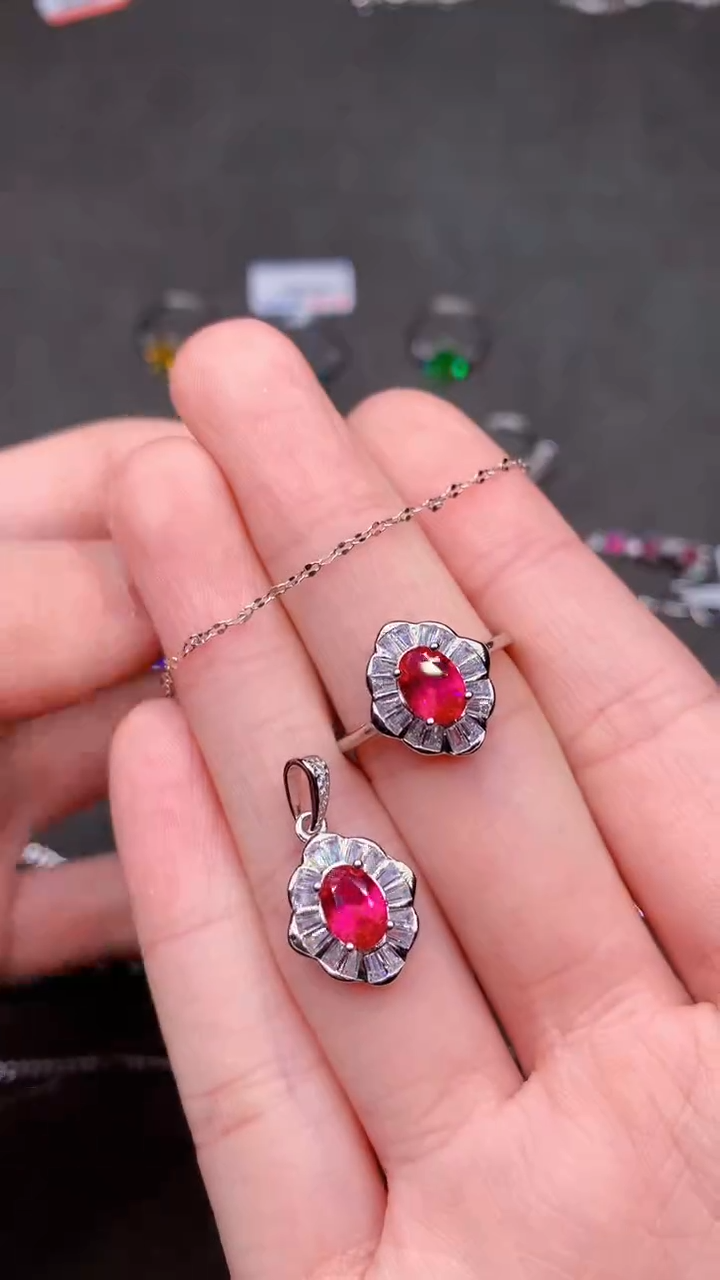 【闪购商品】红宝石套装银S925镶嵌......