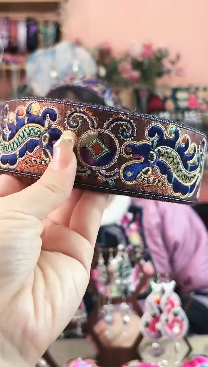 艺枝独秀老绣饰品60