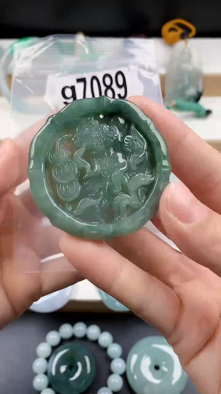 颈饰未镶嵌翡翠天然翡翠吊坠挂件