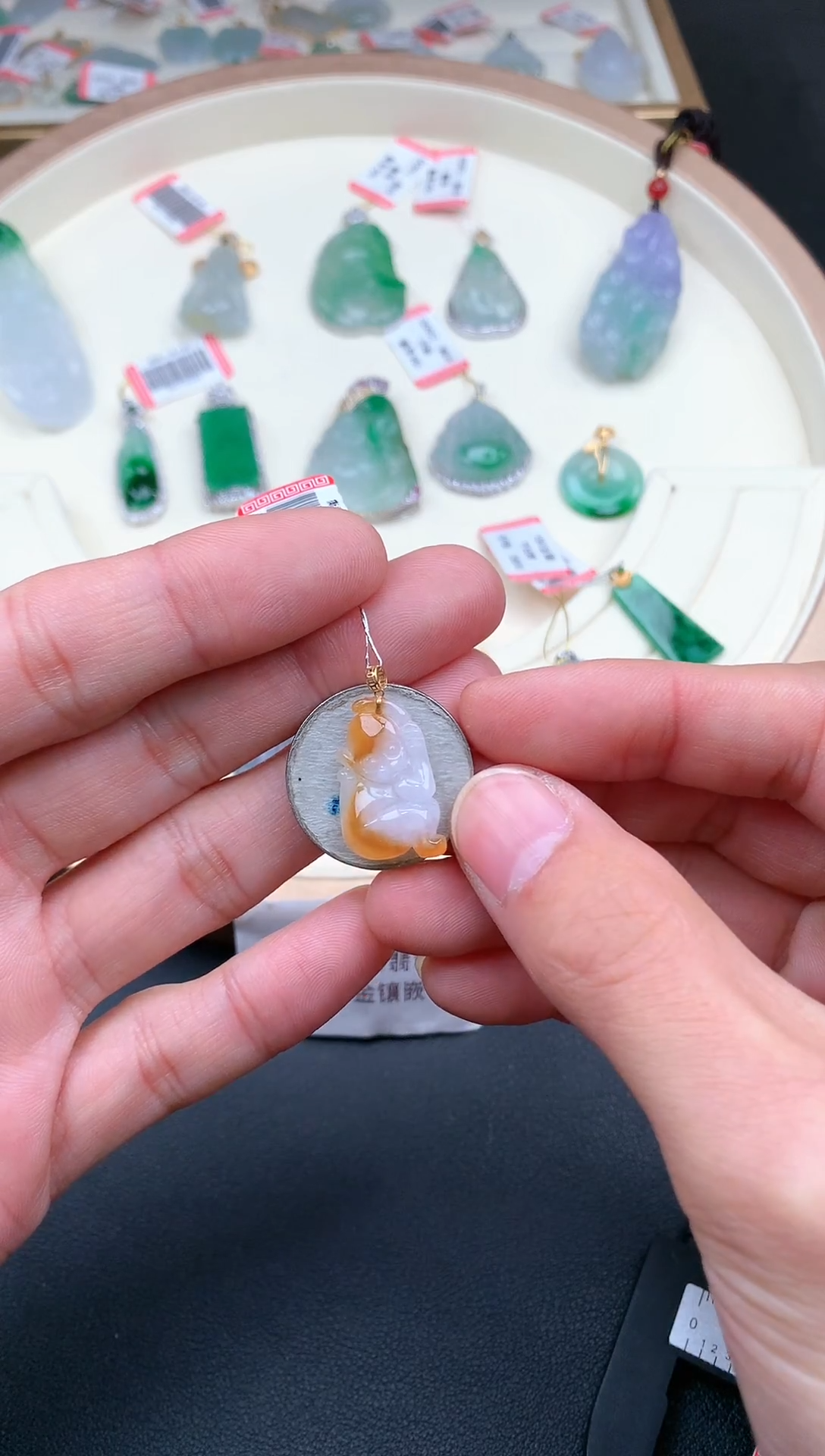 【闪购商品】翡翠颈饰18K金镶嵌小猴子