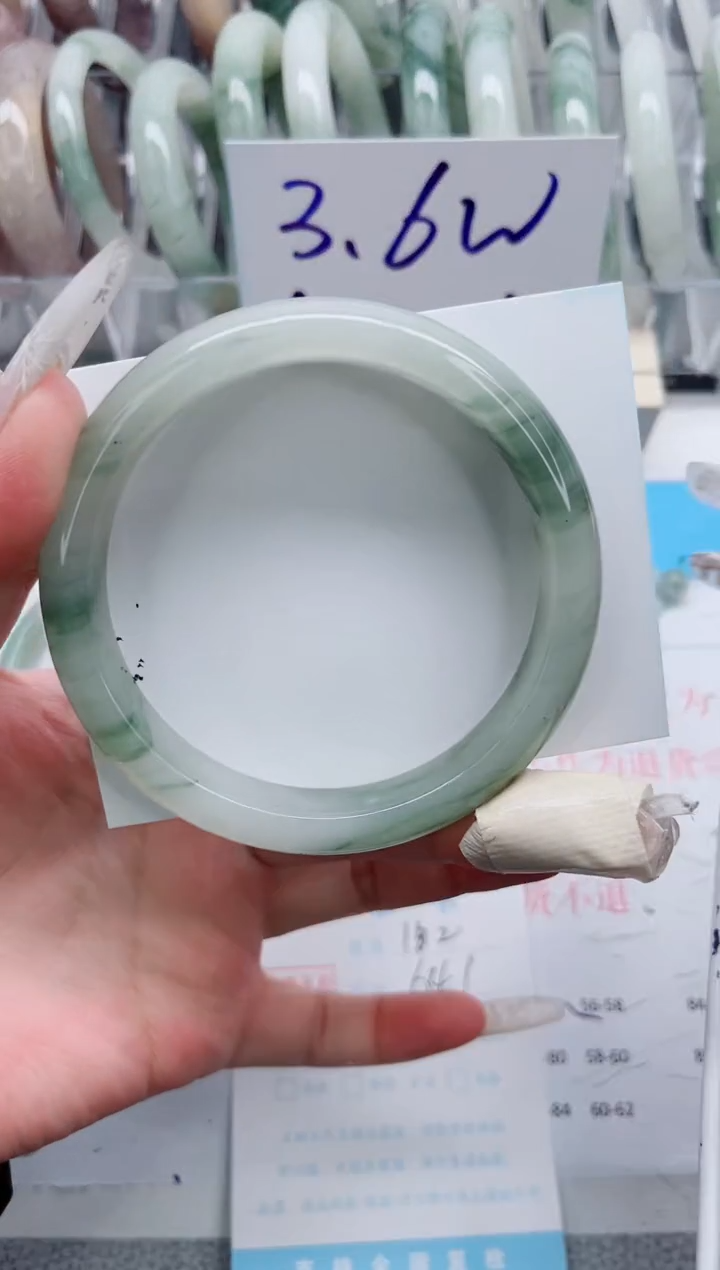 【闪购商品】石英质玉手镯未镶嵌A182-64.1