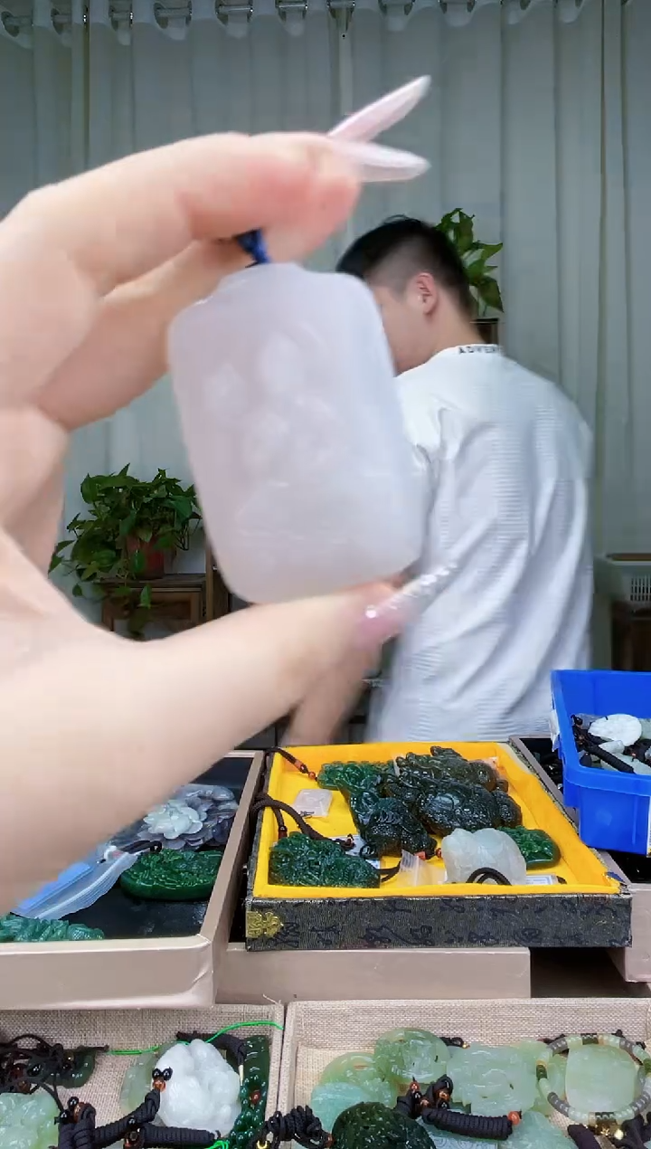 和田玉未镶嵌挂件拍一发一，多样性发货！