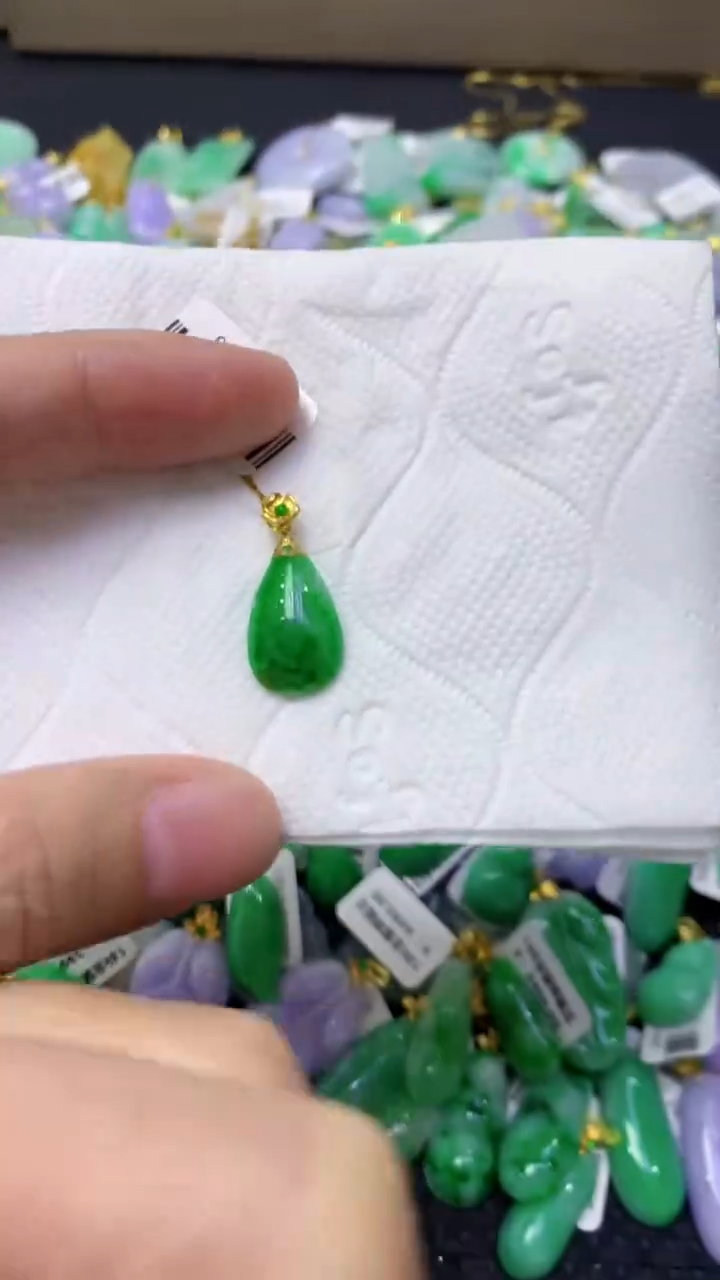 颈饰18K金镶嵌翡翠天然缅甸翡翠A货