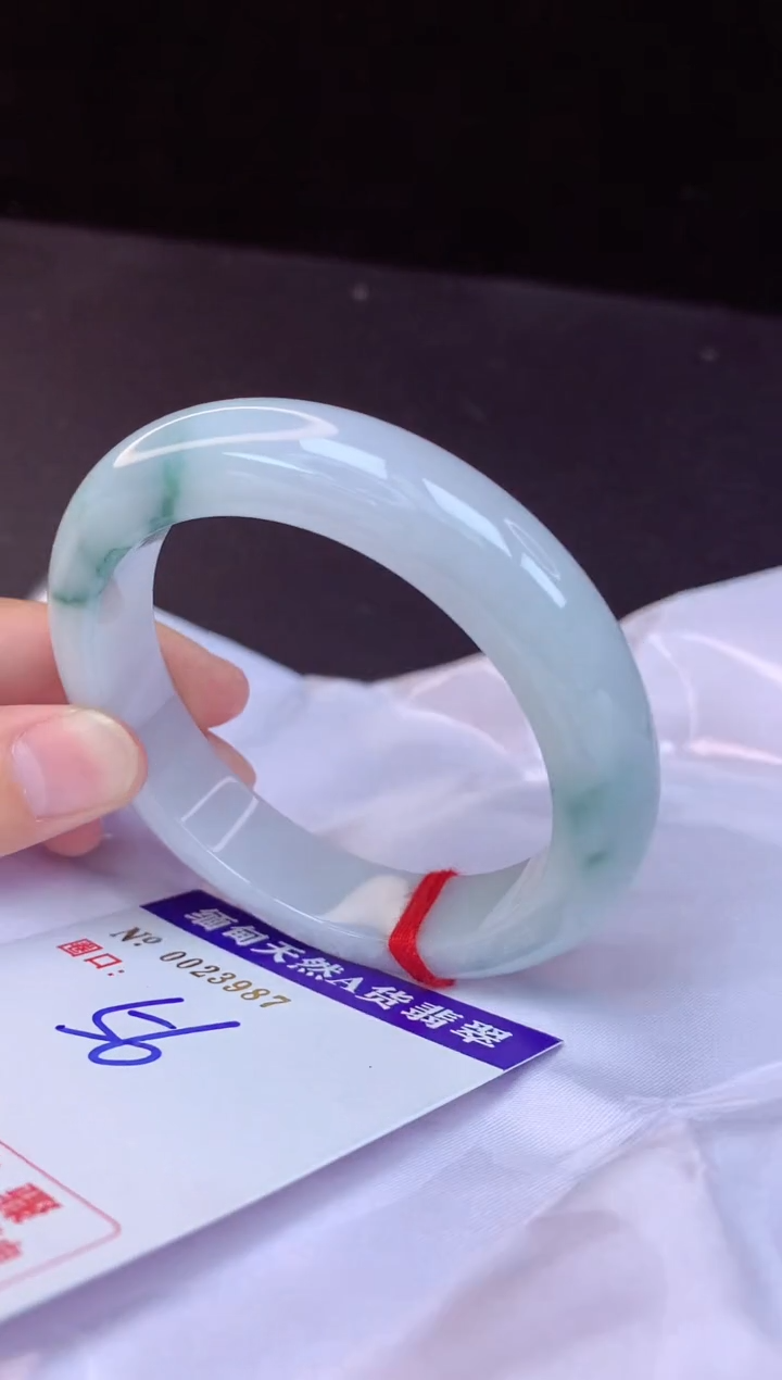 【闪购商品】翡翠手镯未镶嵌56+             