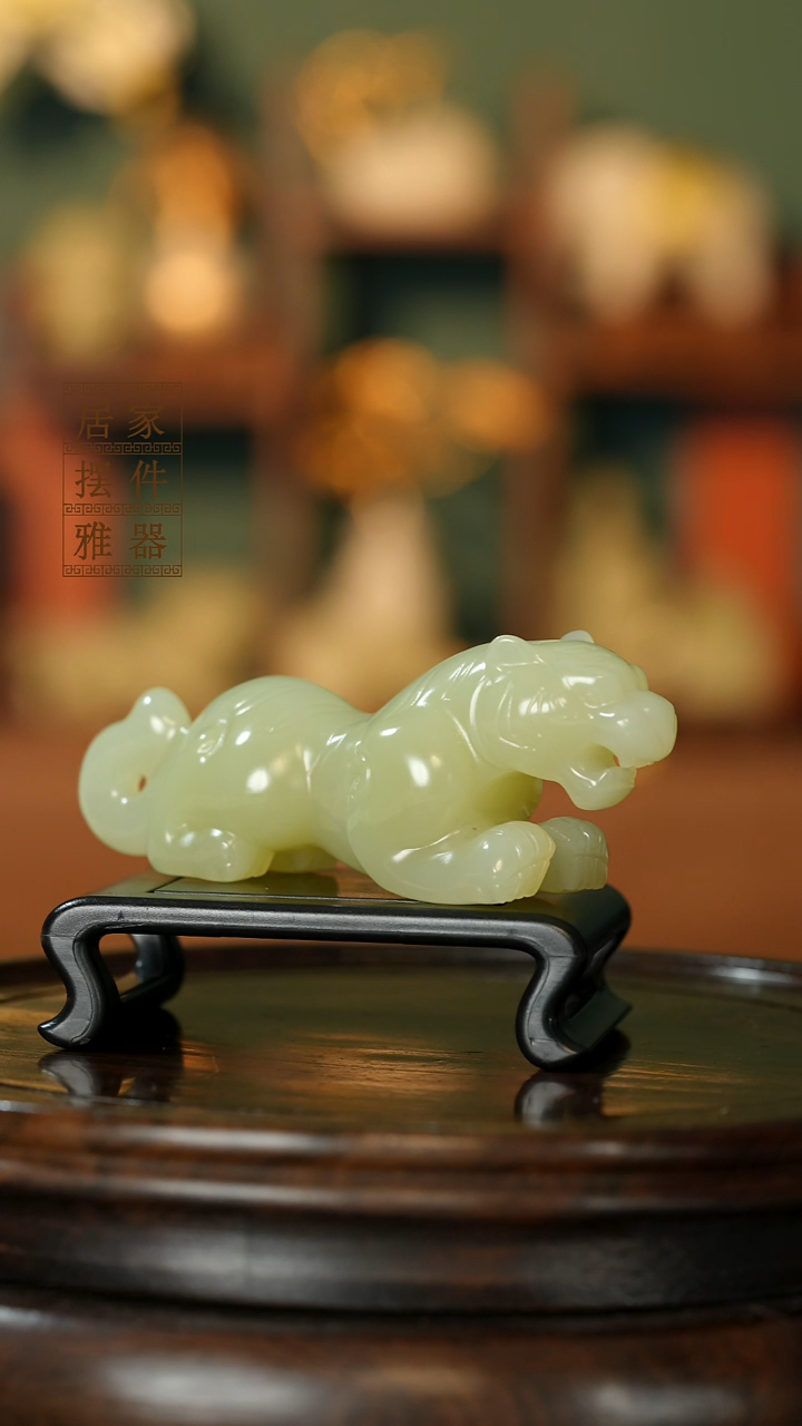 玉《伏虎如虎添翼》摆件