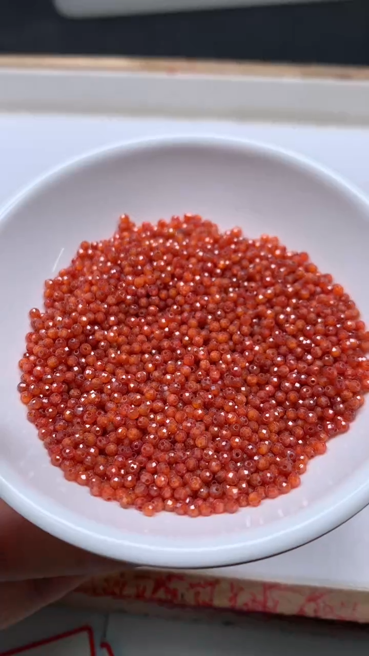 未镶嵌天然锆石散珠M626 红锆石切面2mm100颗9.9元