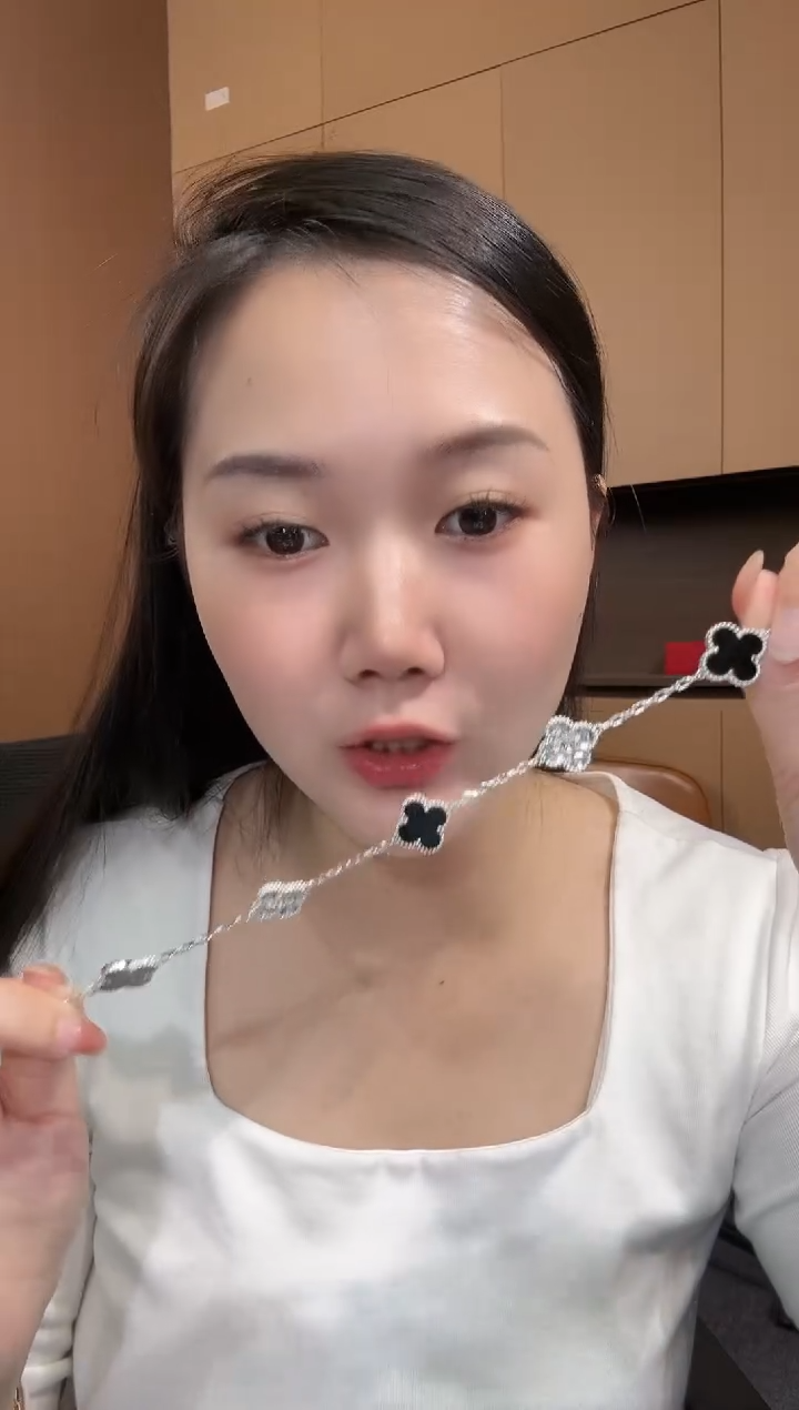 【闪购商品】钻石手链18K金镶嵌熊猫手链K白