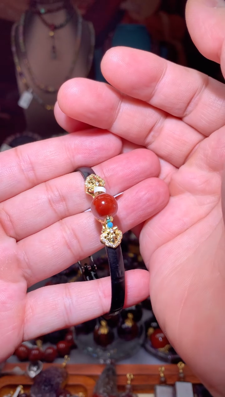 未镶嵌珠宝半成品水晶红极光表带，多样性