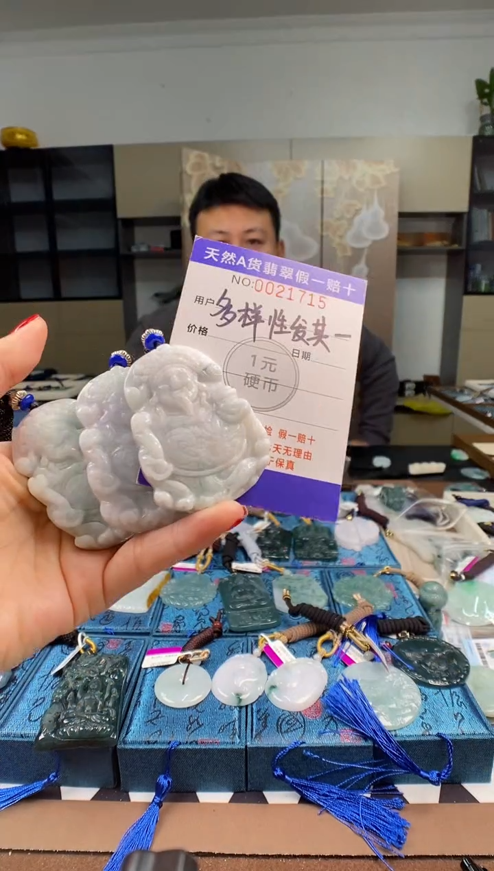 颈饰未镶嵌翡翠  多样性发其一