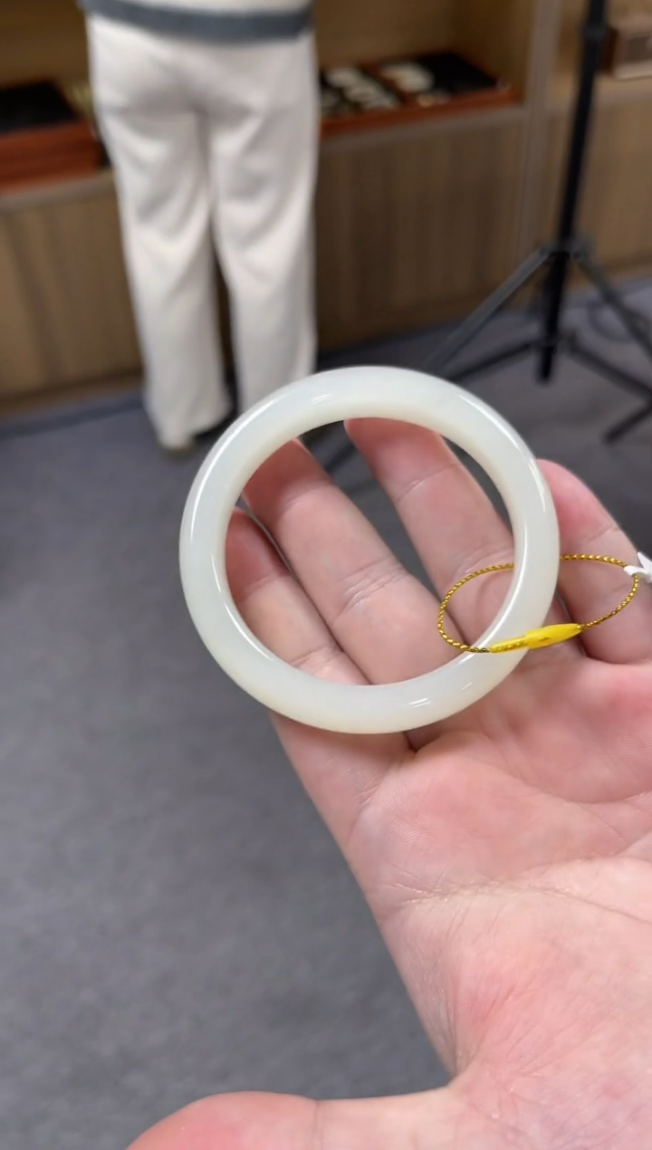 【闪购商品】和田玉手镯未镶嵌一个 圈口约mm：55-57