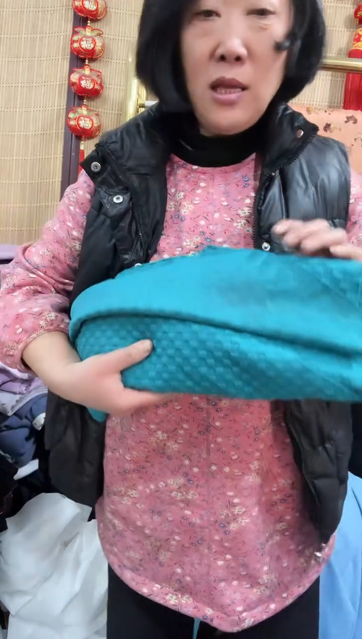 处理孔雀绿色女士棉面一体绒龟背外套裁片一件