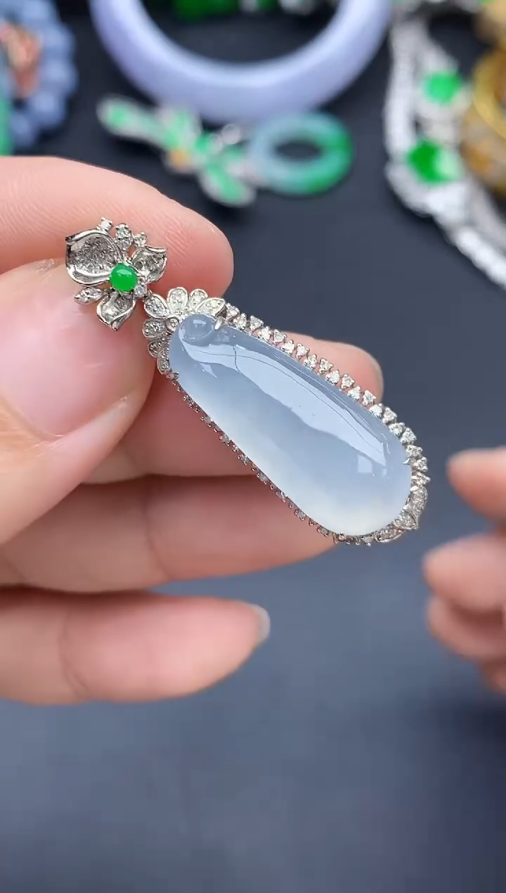 颈饰18K金镶嵌翡翠521-春日珠宝